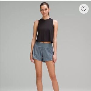 Lululemon Hotty Hot High-Rise Lined Short 4"
Iridescent Size 8